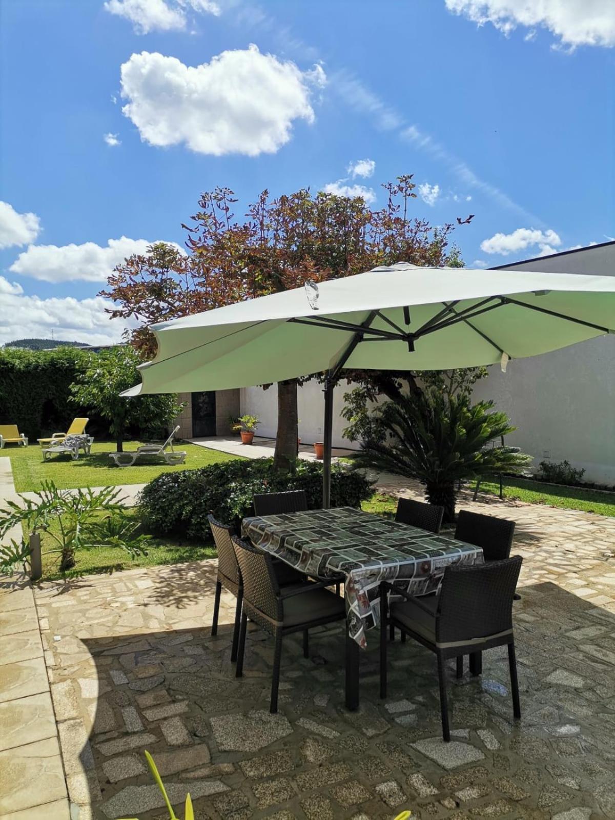 Casa Alem Rio - Quartos Para 6 Hospedes Em Санту-Тирсу Экстерьер фото
